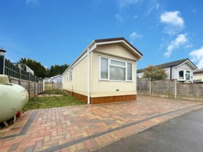 91 mytchett park home 14 Surrey & Kent